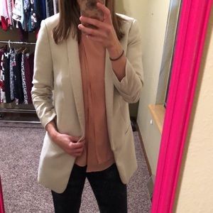 Cream 3/4 sleeve blazer with a cool fit